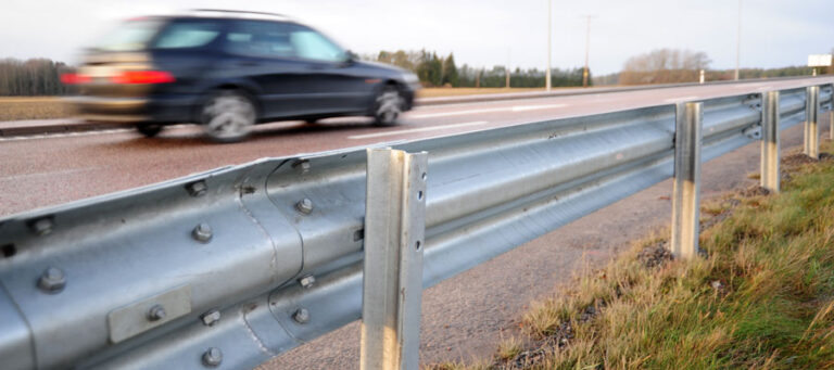 Vägräcke, W-profil | FMK trafikprodukter